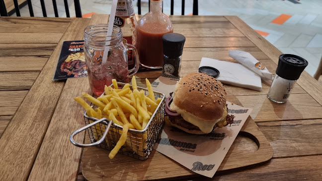 Opinii despre RocoMamas Waterfall Mall în Rustenburg - Hospitality and gastronomy