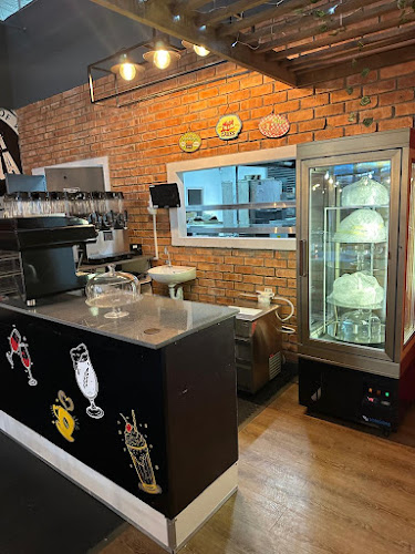 Riot Pizza Burgers & Chicken - Hospitality and gastronomy