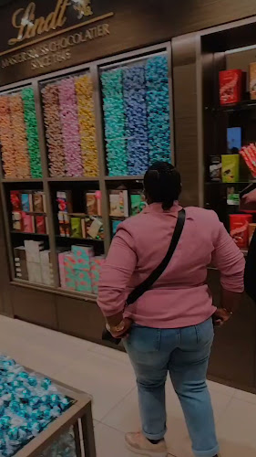Opinii despre Lindt Chocolate Boutique Menlyn Park în Pretoria - Hospitality and gastronomy