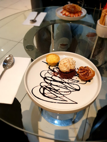 Radisson Blu Gautrain Hotel, Cnr Rivonia Road &, West St, Sandton, 2196