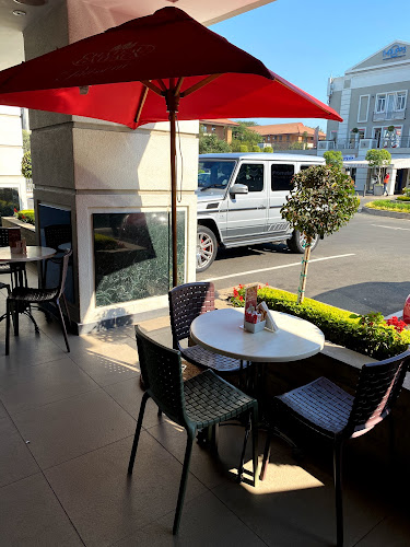 Château Gâteaux Thrupps Centre