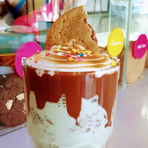 Crumbs & Cream - Hospitality and gastronomy