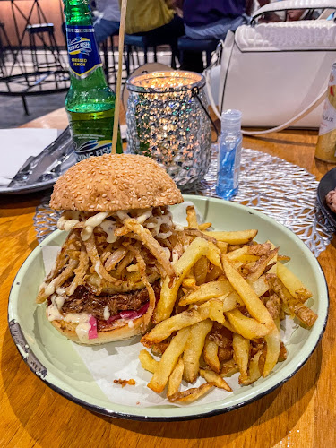 Opinii despre The LookOut Kitchen & Grill în East London - Hospitality and gastronomy