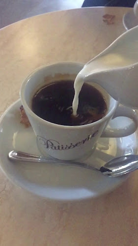 Château Gâteaux Thrupps Centre