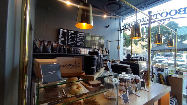 Comentarii opinii despre Bootlegger The Zone Halaal