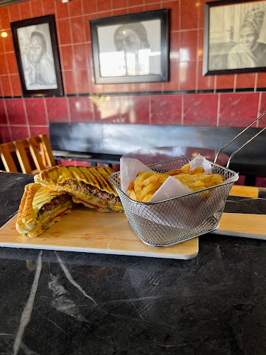 Opinii despre Bellz's Art& Kitchen în Soweto - Hospitality and gastronomy