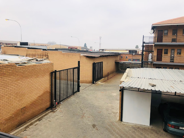 Yanks Italian Pizza and Fast Food - Hospitality and gastronomy