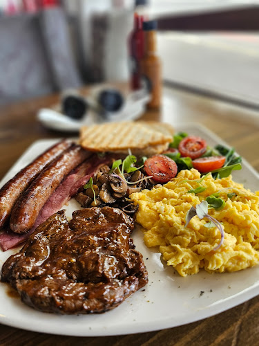 Opinii despre District Cafe în Cape Town - Hospitality and gastronomy