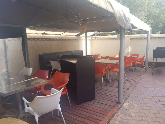 Round Table Exquisite Lounge - Hospitality and gastronomy