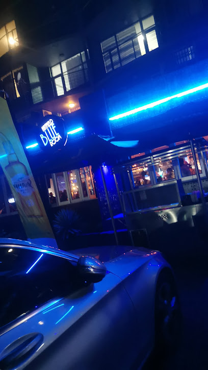 Her Majesty Pub & Restaurant