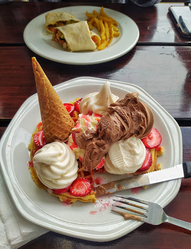 Roxy's Diner & Ice Cream Parlour - Hospitality and gastronomy