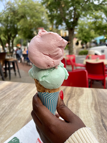 Opinii despre Aroma Coffee Roastery - The Village HazelWood în Pretoria - Hospitality and gastronomy