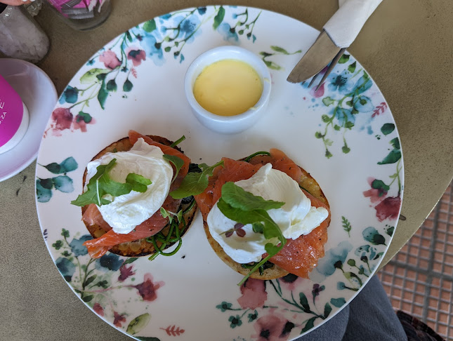 Shop 11, Illovo Square Shopping Center, 3 Rivonia Rd, Illovo, Sandton, 2196