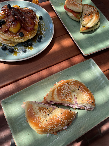 Comentarii opinii despre Frank's Coffee & Bagel Bar