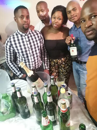 Comentarii opinii despre Emsini Lounge Kraaifontein