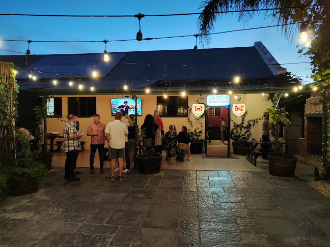 John's Pub - Bar & Grill - Worcester