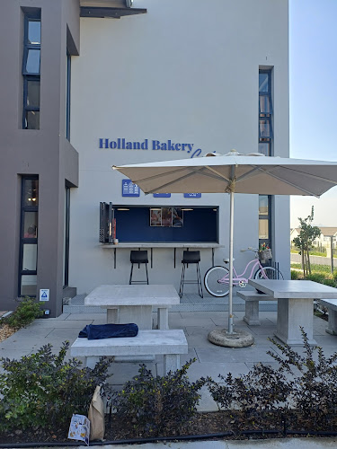 Comentarii opinii despre Holland Bakery Production Facility & Cafe