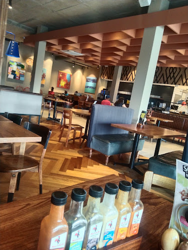 Shop 8, Dolphins Leap Shopping Centre, Cnr La Roche Dr &, Beach Rd, Summerstrand, Gqeberha, 6013