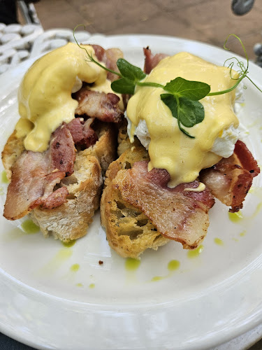 Opinii despre Neighbourhood Cafe & bar în Durban North - Hospitality and gastronomy