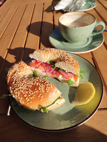 Opinii despre Frank's Coffee & Bagel Bar în Cape Town - Hospitality and gastronomy