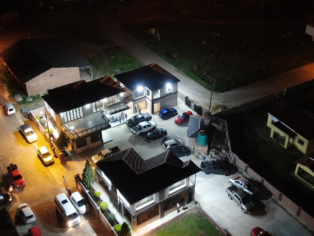 Busy Corner Lounge and Carwash - Hospitality and gastronomy