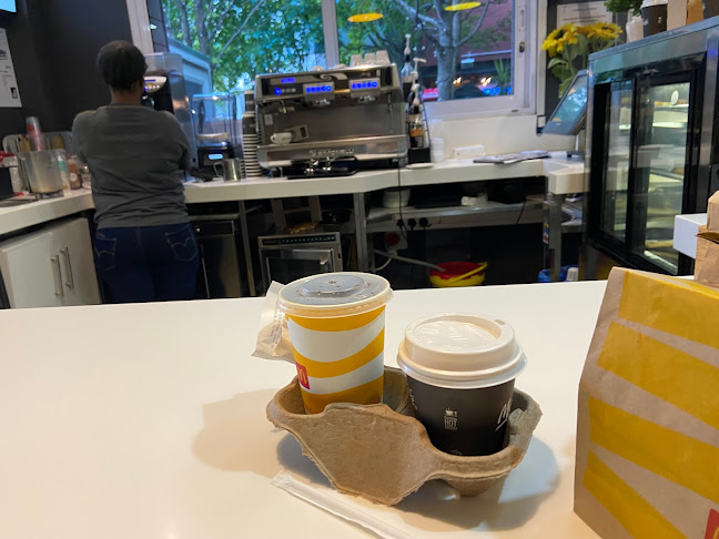 Shop G25, Vineyard Rd, Cavendish St, Claremont, Cape Town, 7708