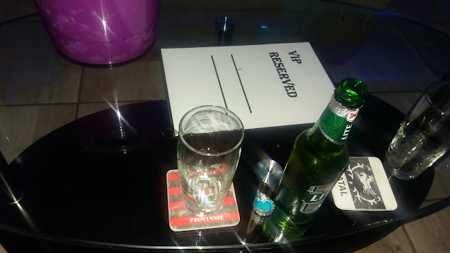 Round Table Exquisite Lounge