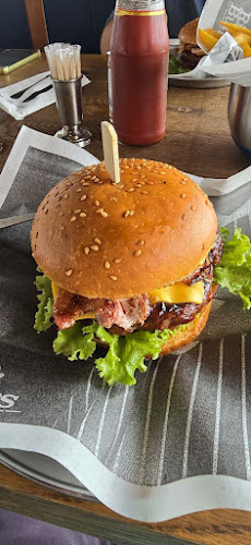 Opinii despre Ribs & Burgers Harvest Place în Kempton Park - Hospitality and gastronomy