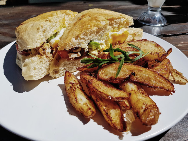 Opinii despre The Barn Art and Glass Gallery and Coffee Shop în Worcester - Hospitality and gastronomy