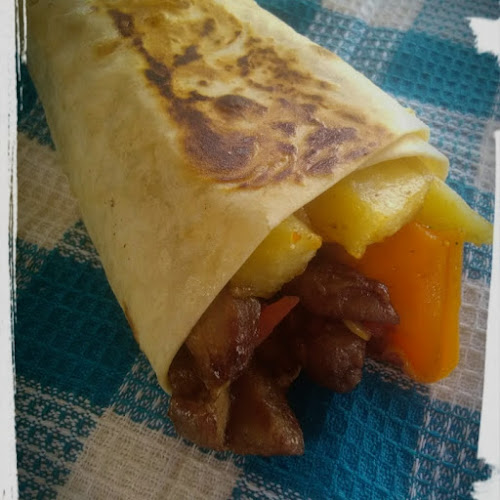 Munchie Monster snack box. Ghost kitchen - Hospitality and gastronomy