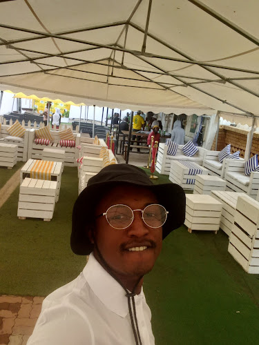 Opinii despre White Container în Thembisa - Hospitality and gastronomy