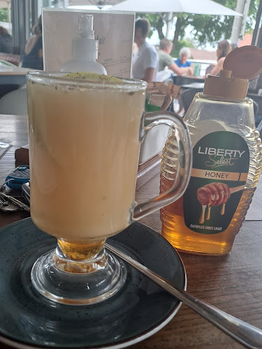 Comentarii opinii despre Mayfair Cafe.