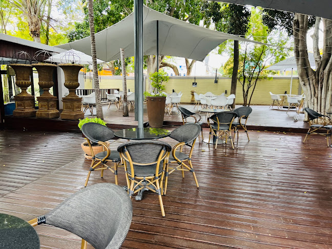 Opinii despre Uhuru Cafe & Wine Emporium în Polokwane - Hospitality and gastronomy
