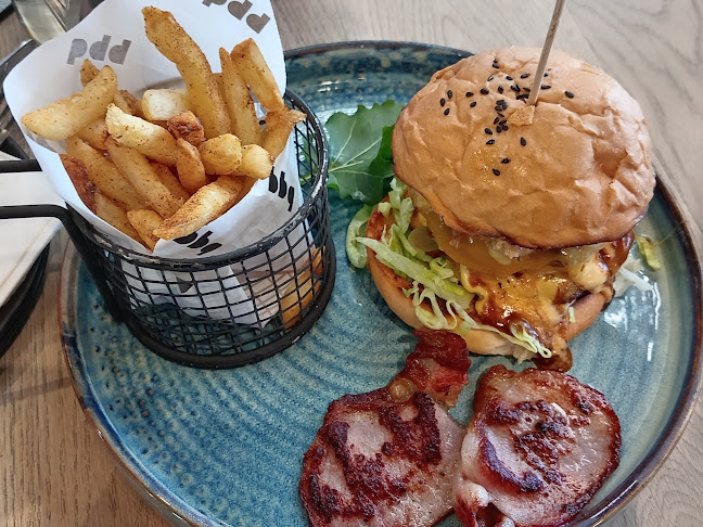 Geek House Eatery - Exceptional Bakery & Restaurant - Hospitality and gastronomy