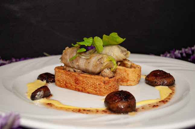 33 on Bond Restaurant - Hospitality and gastronomy