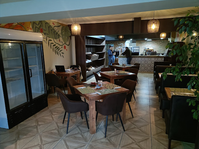 Salgar house, 18 Newton St, Newton Park, Gqeberha, 6070