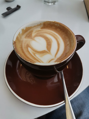 cnr Upper Orange &, Montrose Ave, Oranjezicht, Cape Town, 8001