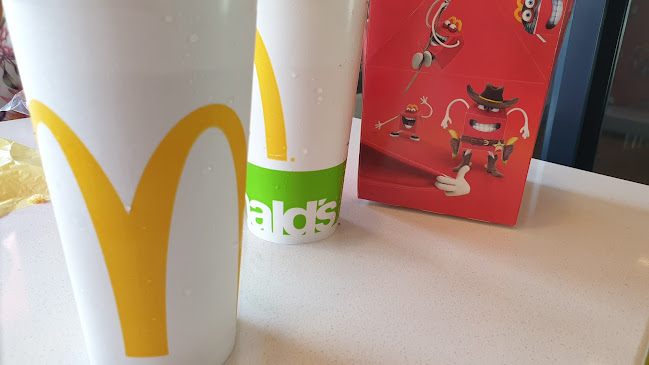 Comentarii opinii despre McDonald's Shall Cross Drive-Thru