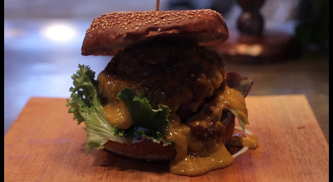 Opinii despre The Dog's Bollocks at YARD în Cape Town - Hospitality and gastronomy