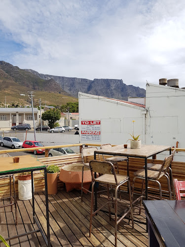 Comentarii opinii despre Home Town