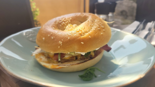 Comentarii opinii despre Frank's Coffee & Bagel Bar