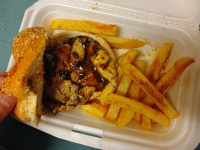 31 Victoria Rd, Grassy Park, Cape Town, 7888