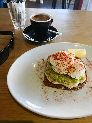 39 Regent Rd, Sea Point, Cape Town, 8060