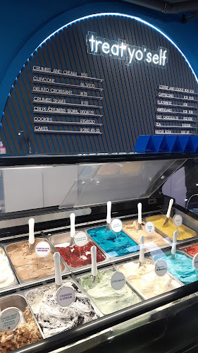 Crumbs & Cream - Hospitality and gastronomy