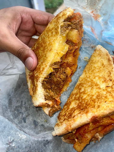 Comentarii opinii despre Momos Fast Foods & Takeaways