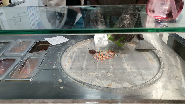 Swirl Smashed and Rolled Ice Cream - Hospitality and gastronomy