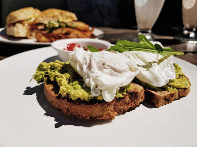 Opinii despre The Barn Art and Glass Gallery and Coffee Shop în Worcester - Hospitality and gastronomy