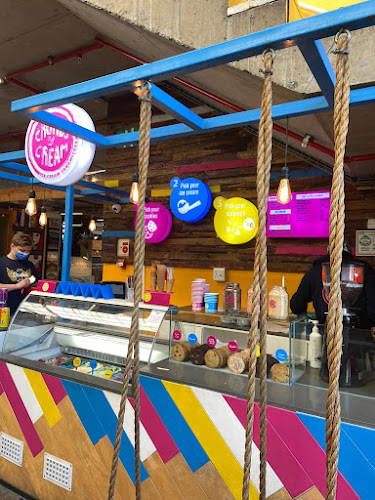 Opinii despre Crumbs And Cream în Cape Town - Hospitality and gastronomy