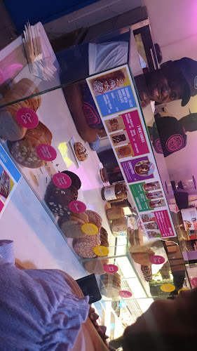 Crumbs & Cream - Hospitality and gastronomy