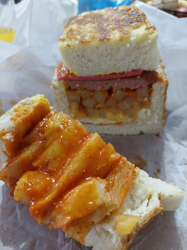 Comentarii opinii despre Momos Fast Foods & Takeaways